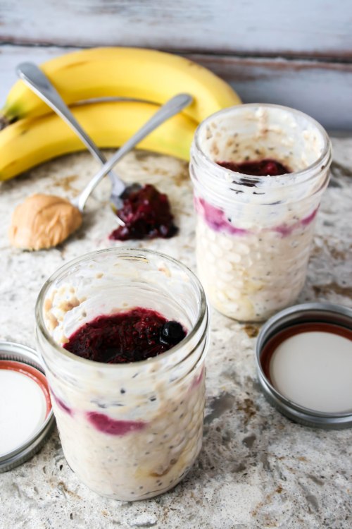 Grab and Go Breakfasts: Peanut Butter, Jelly and Banana Overnight Oats.