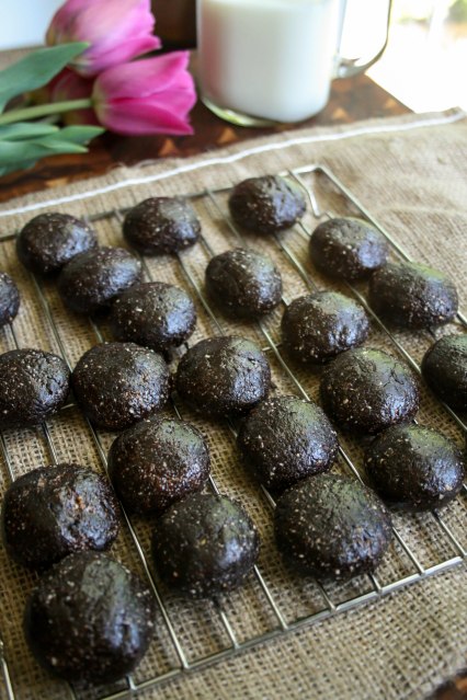 Chocolate Cashew Cookies by Food & Whine. Gluten-free, Sweetened with honey